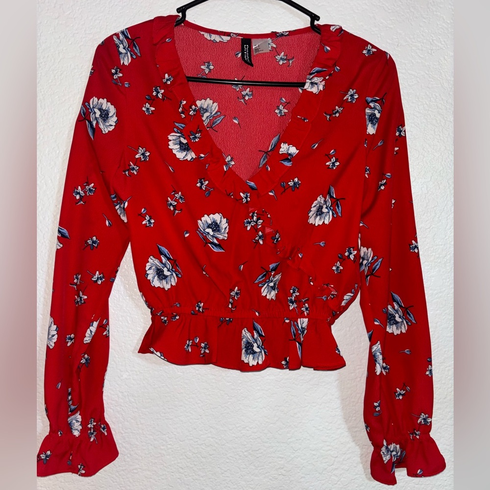 H&M Red Floral V neck Blouse Size 4 (XS)